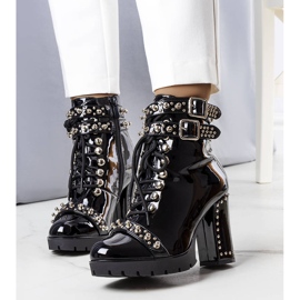 BM Fekete lakkozott csizma a Goyo márkától 1