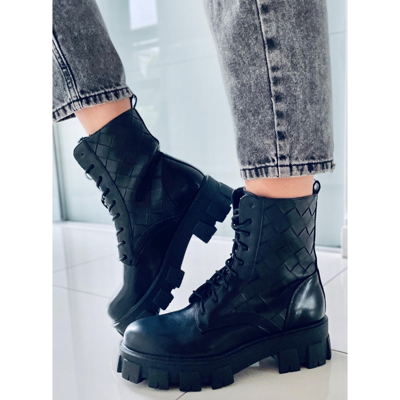 BM Alfre Fekete fűzős munkások 1