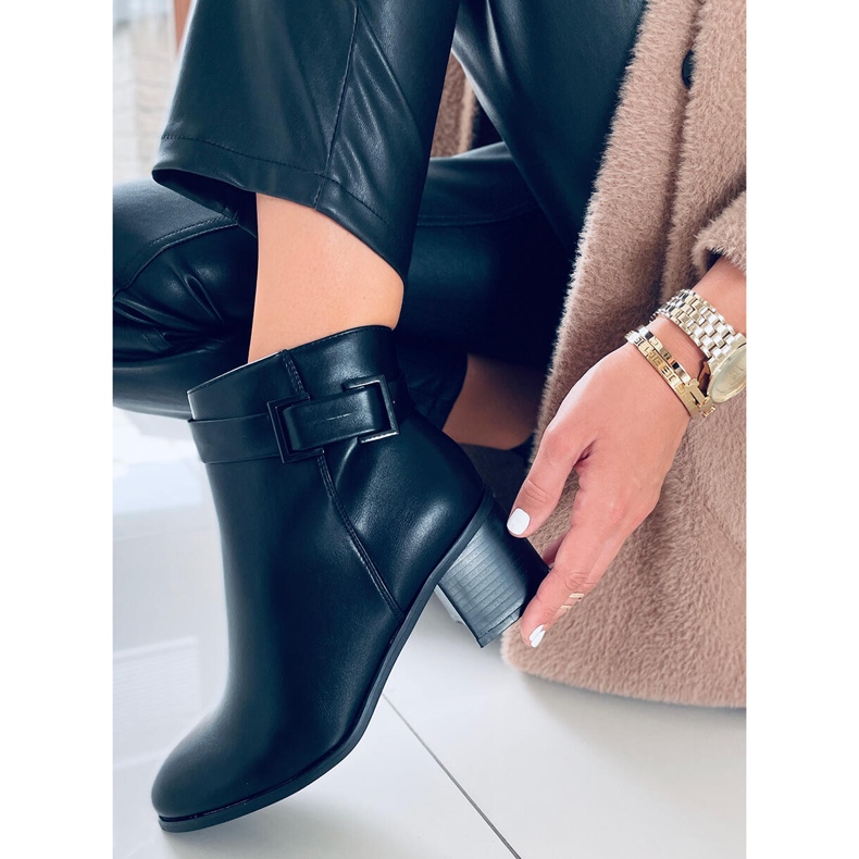 BM Dolores Fekete magas sarkú csizma 1