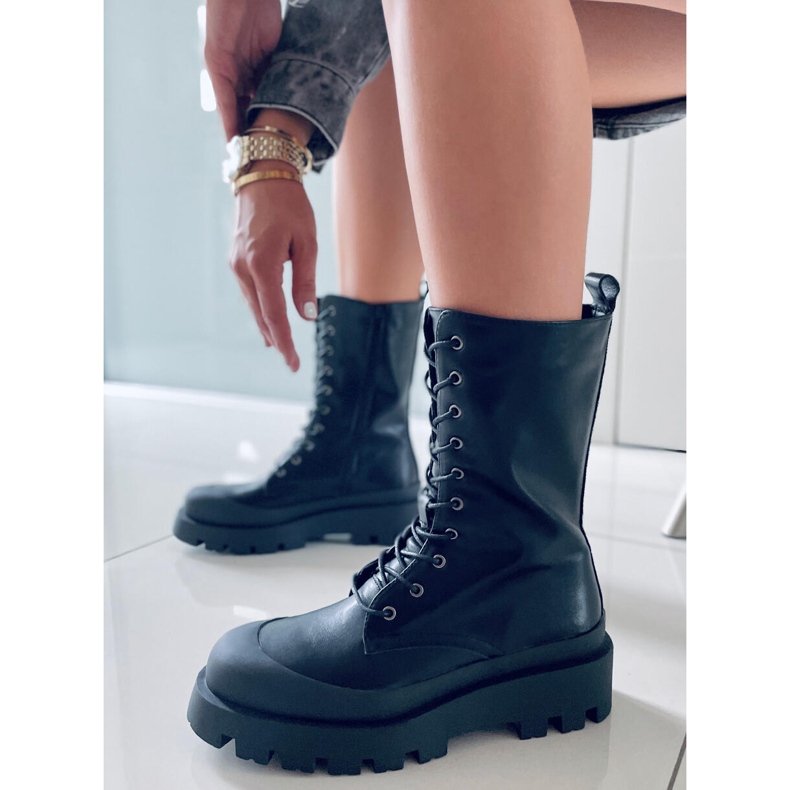 BM Knight Black fűzős csizma fekete 1