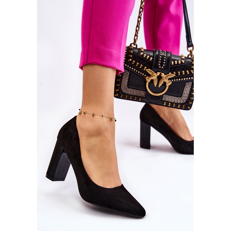 Velúr Pumpák Egy Divatos Sarkú Fekete Estellia 2