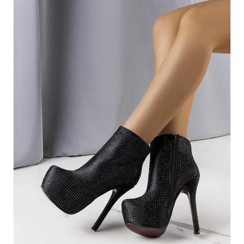 PA1 Fekete magassarkú csizma a Tatiana márkától 1