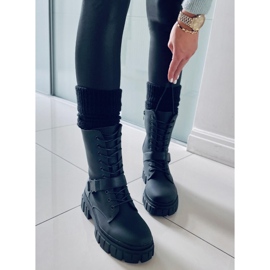 BM Kieran Fekete lapos fűzős csizma 2