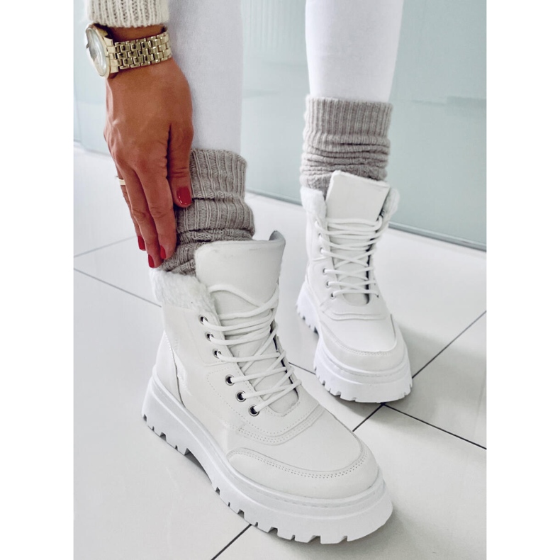 BM Hófehérke túracipő 1