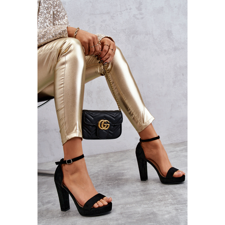 Velúr szandál fekete látványos sarkon 1