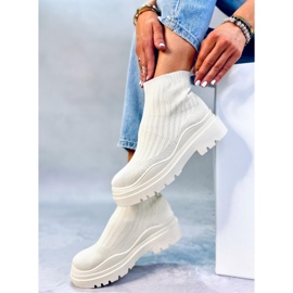 BM Marja bézs színű rugalmas bokacsizma 2