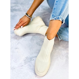 BM Marja bézs színű rugalmas bokacsizma 1