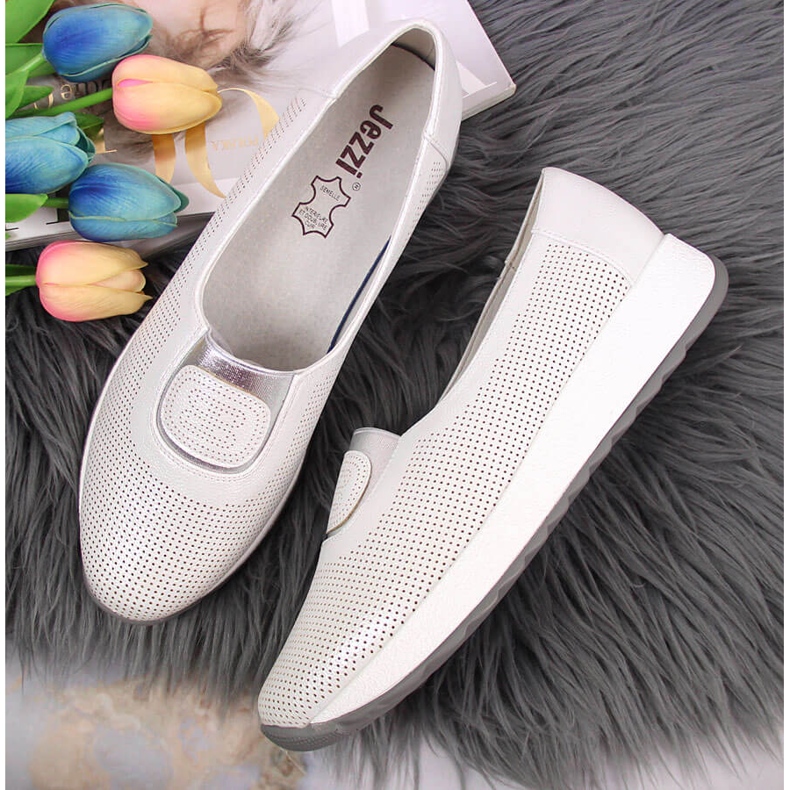 Jezzi ezüst bebújós cipő gumiszalaggal a platformon 2 Jezzi ezüst bebújós cipő gumiszalaggal a platformon 2