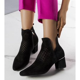 BM Fekete áttört csizma Bernadette posztján 1 BM Fekete áttört csizma Bernadette posztján 1