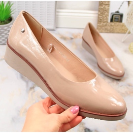 Női bézs lakkozott ékcipő Vinceza 10865 1