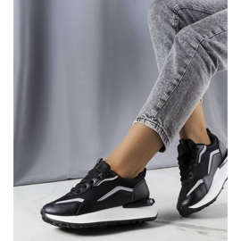 Fekete tornacipő az Ada platformon 1