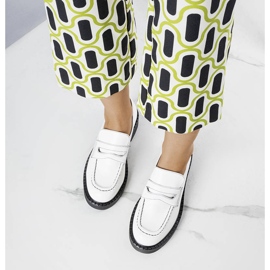 Bl&Ki Viola fehér lakkozott cipő 1