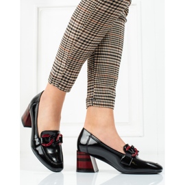 Női Vinceza fekete pumpák lánccal 2