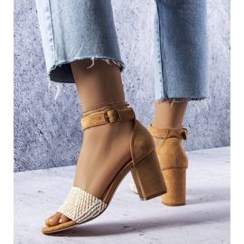 BM Bézs színű blokk szandál a Patience-től 1