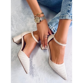 BM Rossi Beige sarkú pumpák övvel bézs 1