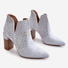 PM1 Divatos velúr áttört magassarkú csizma szürke Genevi ezüst 1 PM1 Divatos velúr áttört magassarkú csizma szürke Genevi ezüst 1