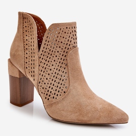 Divatos velúr áttört magassarkú csizma bézs Genevi 2 Divatos velúr áttört magassarkú csizma bézs Genevi 2