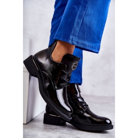 Vinceza Lakkozott fűzős csizma kivágásokkal Fekete Fabiana 4