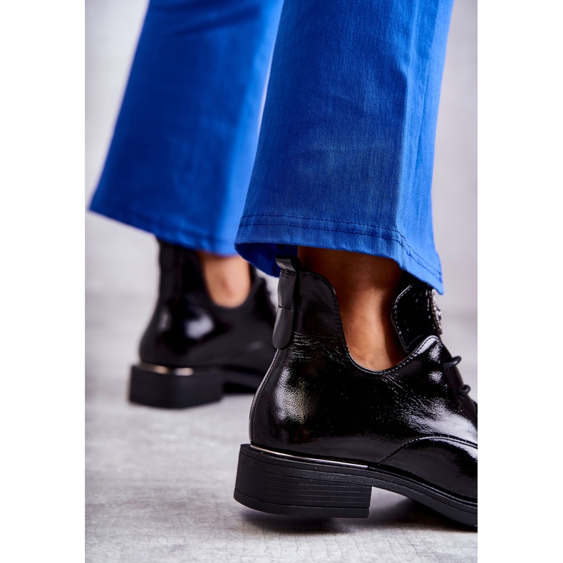 Vinceza Lakkozott fűzős csizma kivágásokkal Fekete Fabiana 2