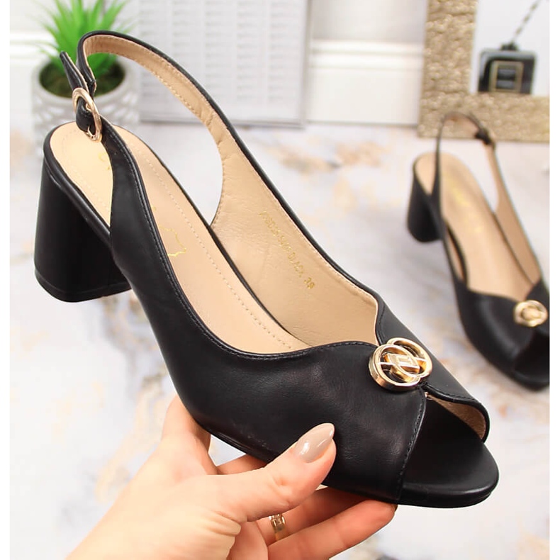 Fekete női szandál az eVento 5480 postán 1