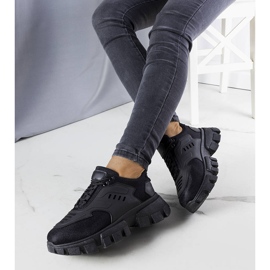 BM Fekete tornacipő masszív Inez talpon 1