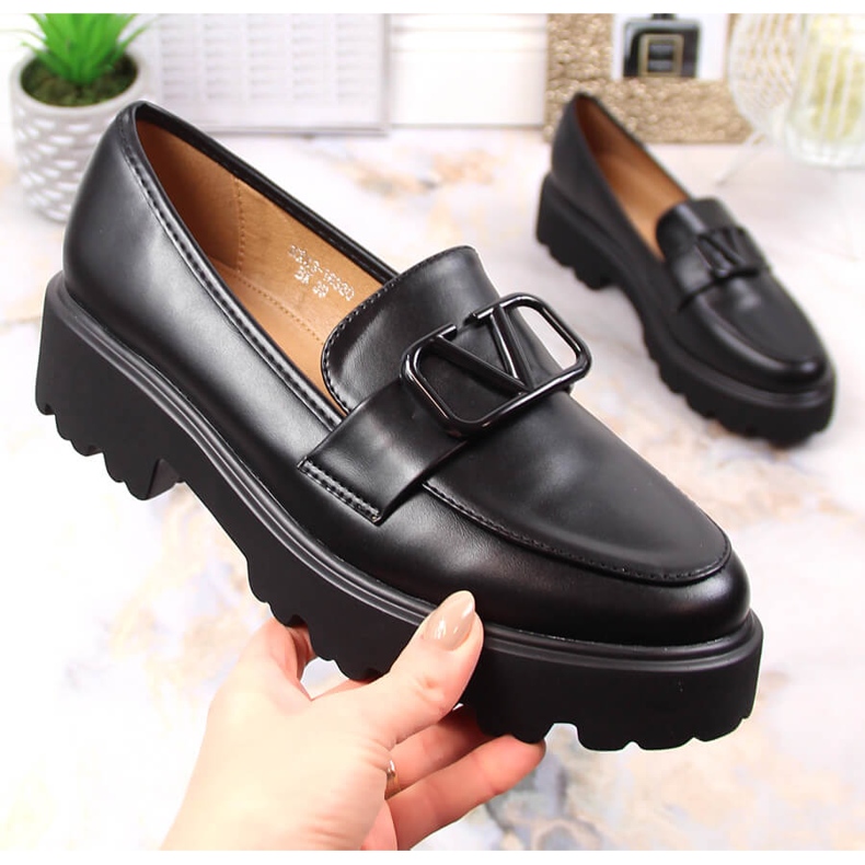 Női magassarkú és fekete platformcipő Vinceza 16380 1