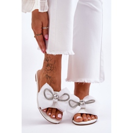 Női papucs masnival és strasszokkal, fehér Jolene 1