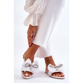 Női papucs masnival és strasszokkal, fehér Jolene 2