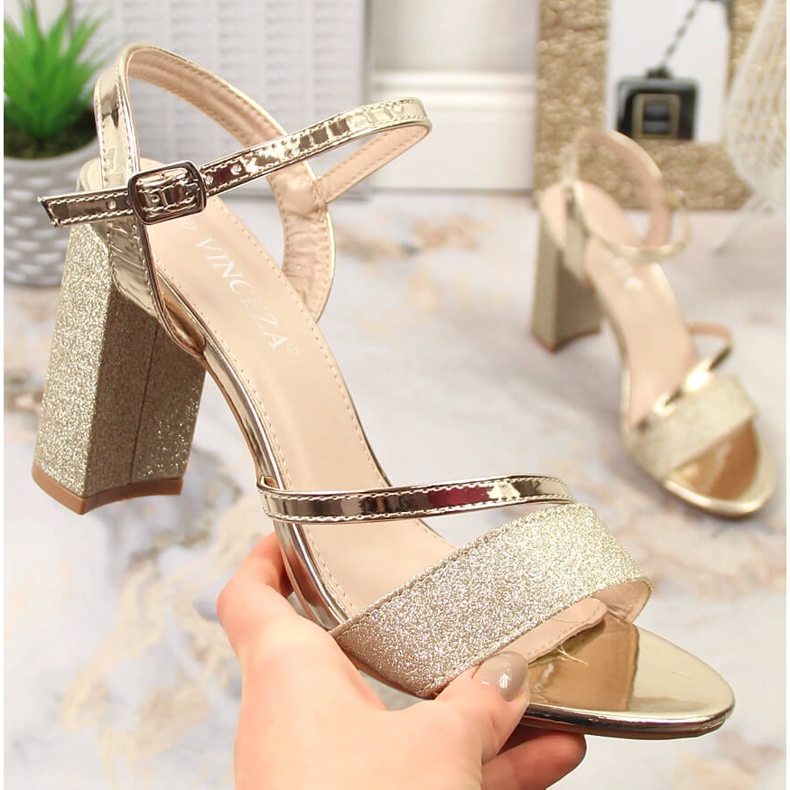 Női arany brokát szandál Vinceza 2255 poszton aranysárga 1