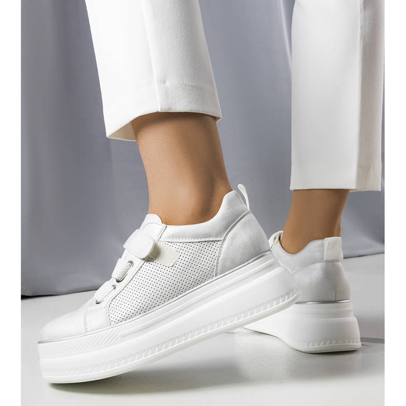 PA1 Ezüst színű tornacipő az Armina márkától 1