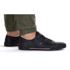 Cipők Tommy Hilfiger Core Corporate Vulc M FM0FM04561YBS fekete 1