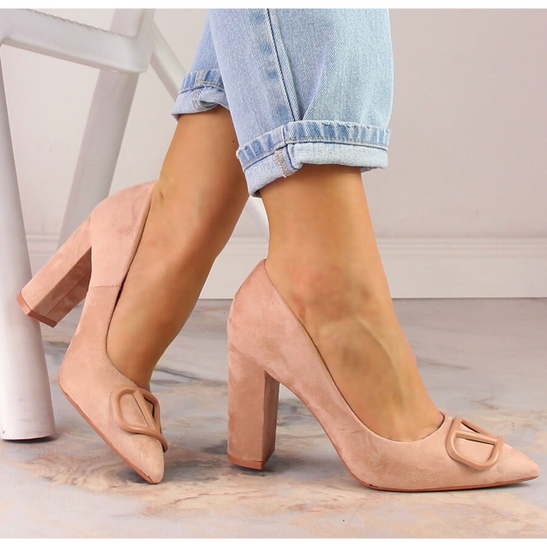 Bézs velúr sarokpumpák Vinceza 2246 1