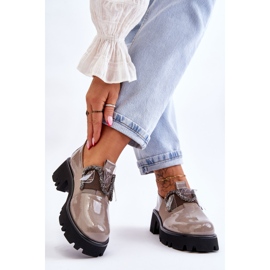 S.Barski Lakkozott cipő díszekkel, szürke Keily 2