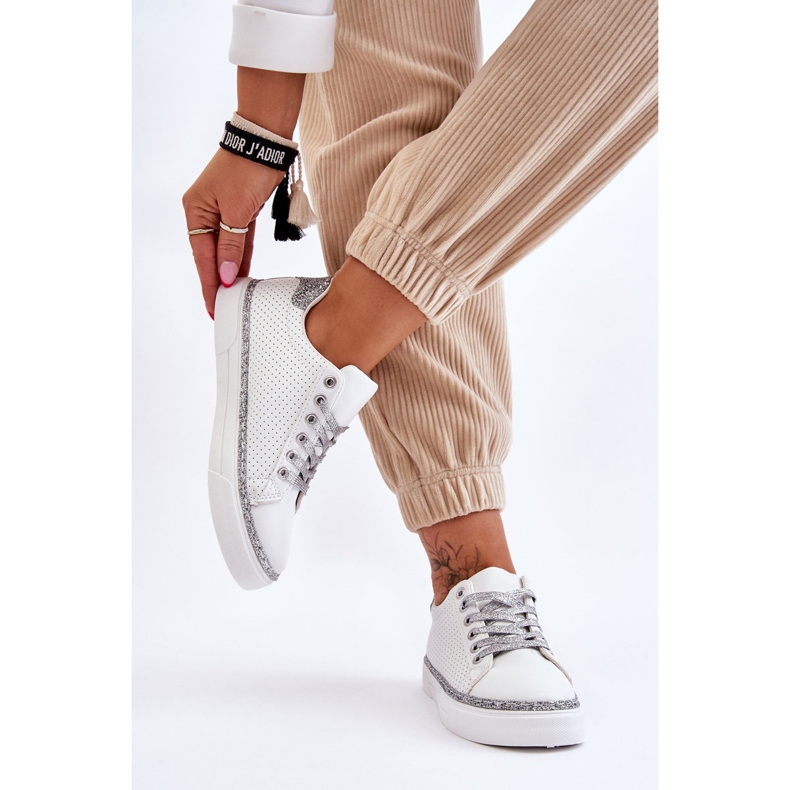 BM Női alacsony perforált tornacipő, fehér és ezüst Daxton 2