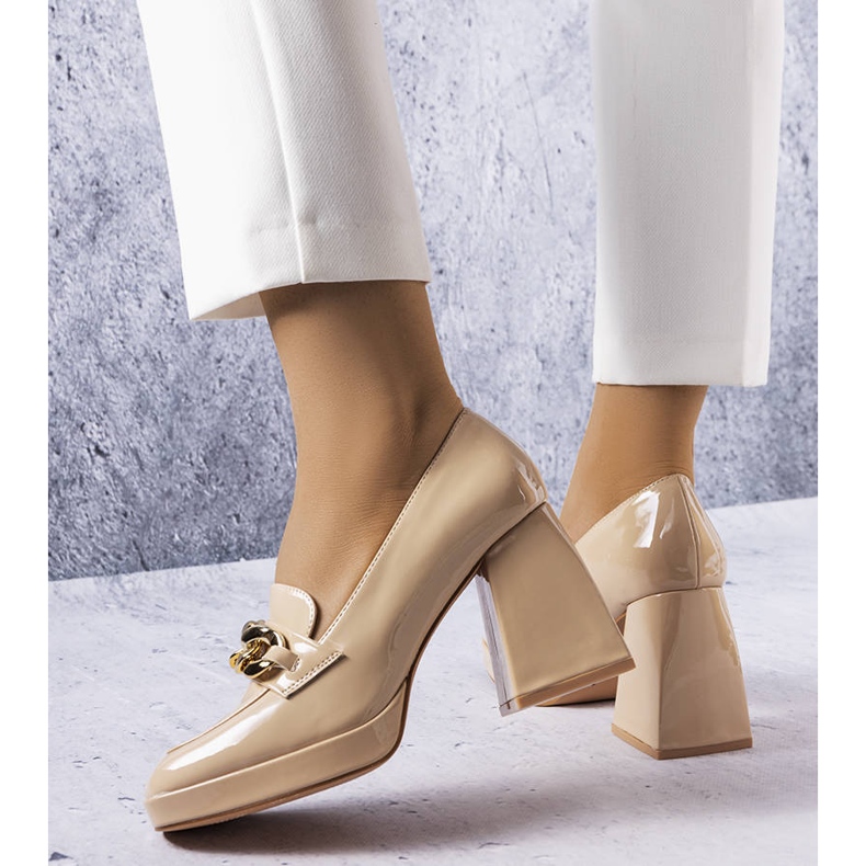 Vinceza bézs lakkbőr pumpák 1