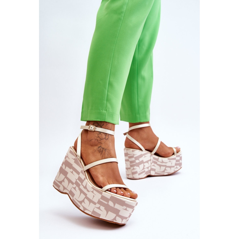 FS1 Divatos ékszandál bézs Claria mintákkal barna 2