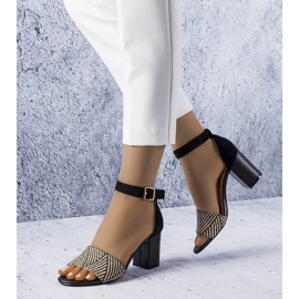 BM Türelem fekete blokk szandál 1