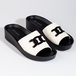 Fehér női papucs a Shelovet platformon 1