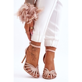 Trendi magassarkú, világos bézs Jaylen színnel 1