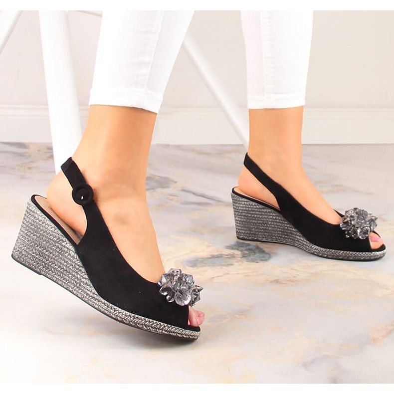 Velúr ékszandál kristályokkal Potocki W WOL137A fekete 2