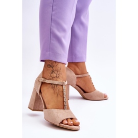 Vinceza Aniya bézs velúr magassarkú szandál strasszokkal barna 2