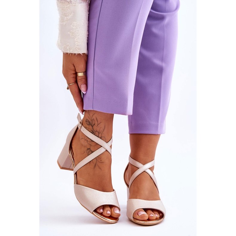 Vinceza Női alacsony sarkú bőrszandál Golden Quinn aranysárga 1