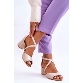 Vinceza Női alacsony sarkú bőrszandál Golden Quinn aranysárga 2