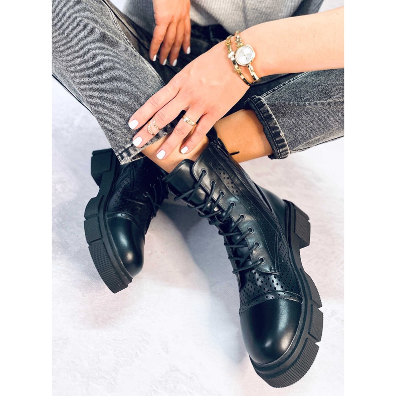 BM Wyman Fekete áttört fűzős csizma 2