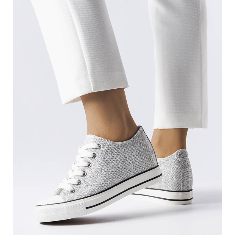 BM Ezüst csillogó ék alakú tornacipő Krétáról 1