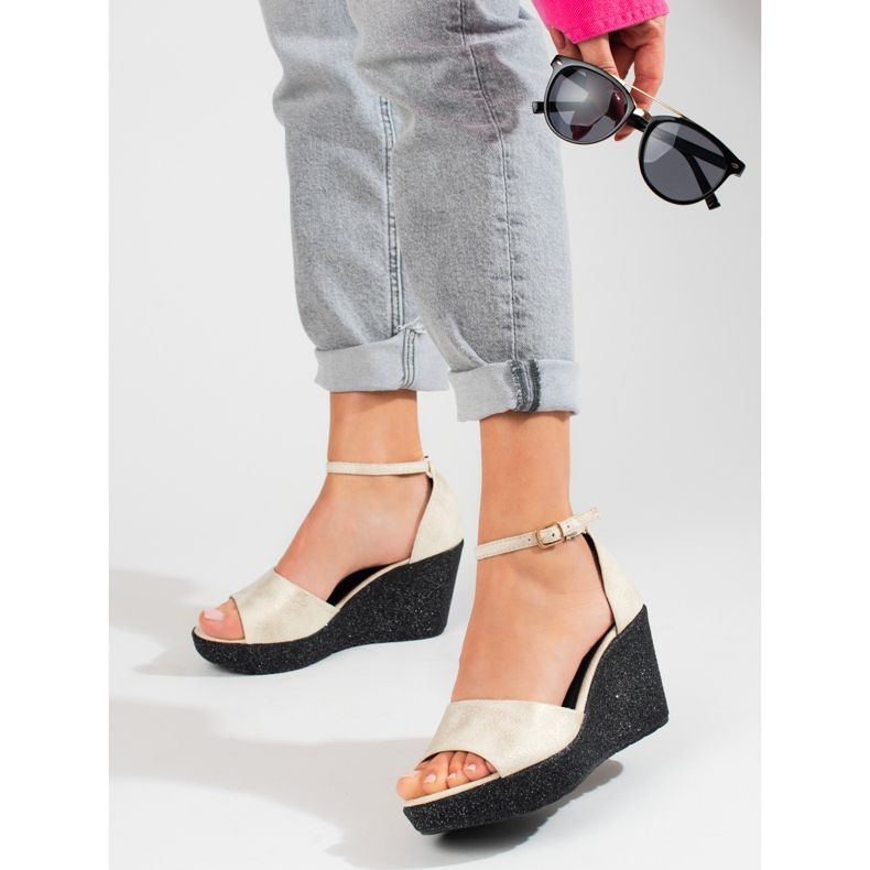 Női Shelovet bézs magas ékszandál 2