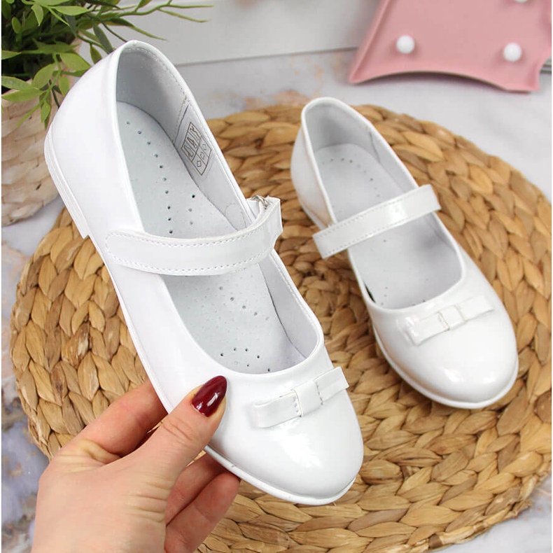 Lányok áldásos balerinák fehér Kornecki 6493 tépőzárral 1