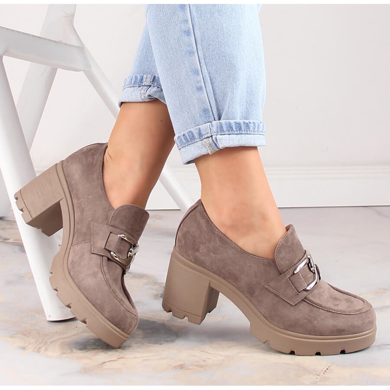 Női velúr cipők oszlopon és bézs platformon Potocki SZ12041 1