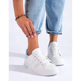 Fehér sportcipő tornacipő a Shelovet platformon 1