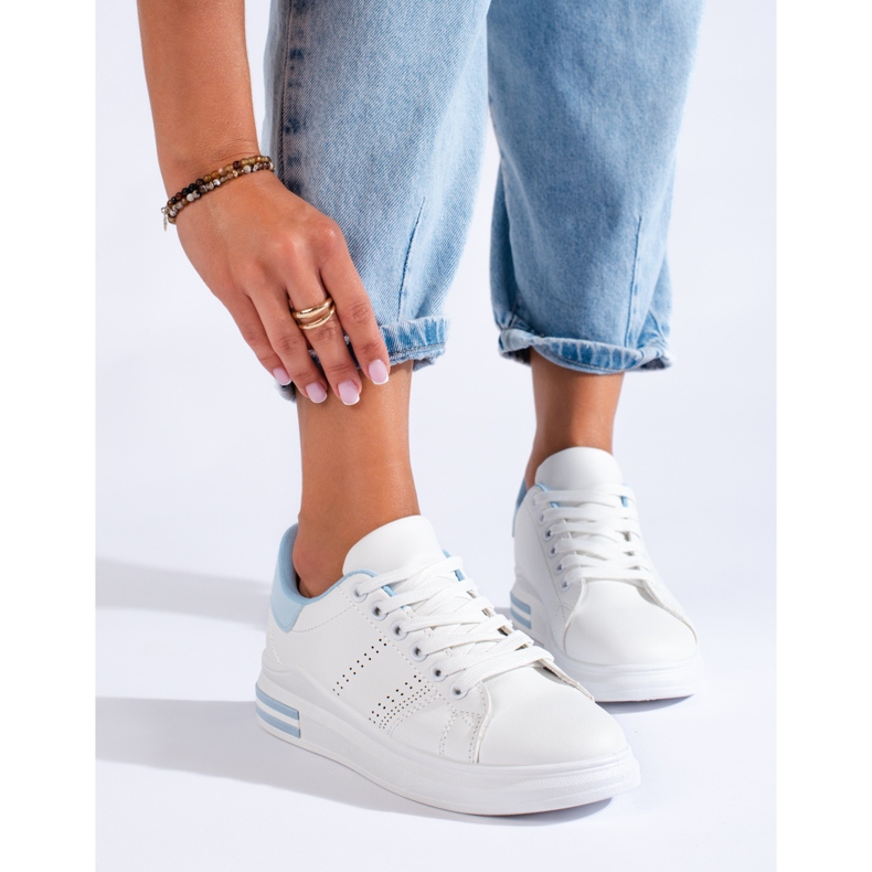 Fehér sportcipő tornacipő a Shelovet platformon 1